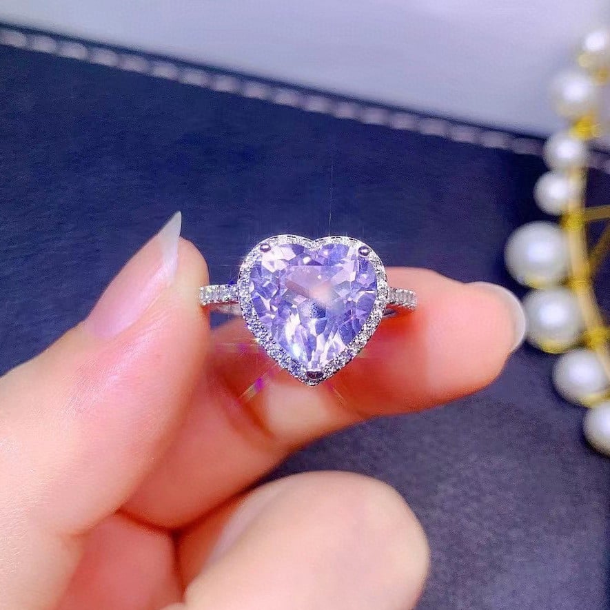 A light purple zircon ring