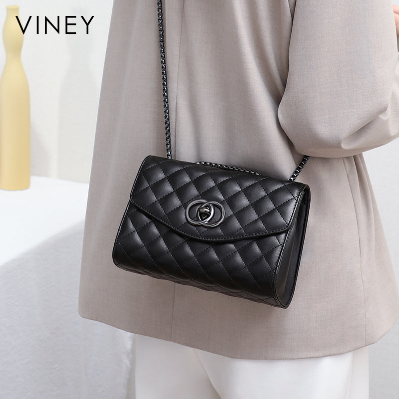 Chain shoulder bag