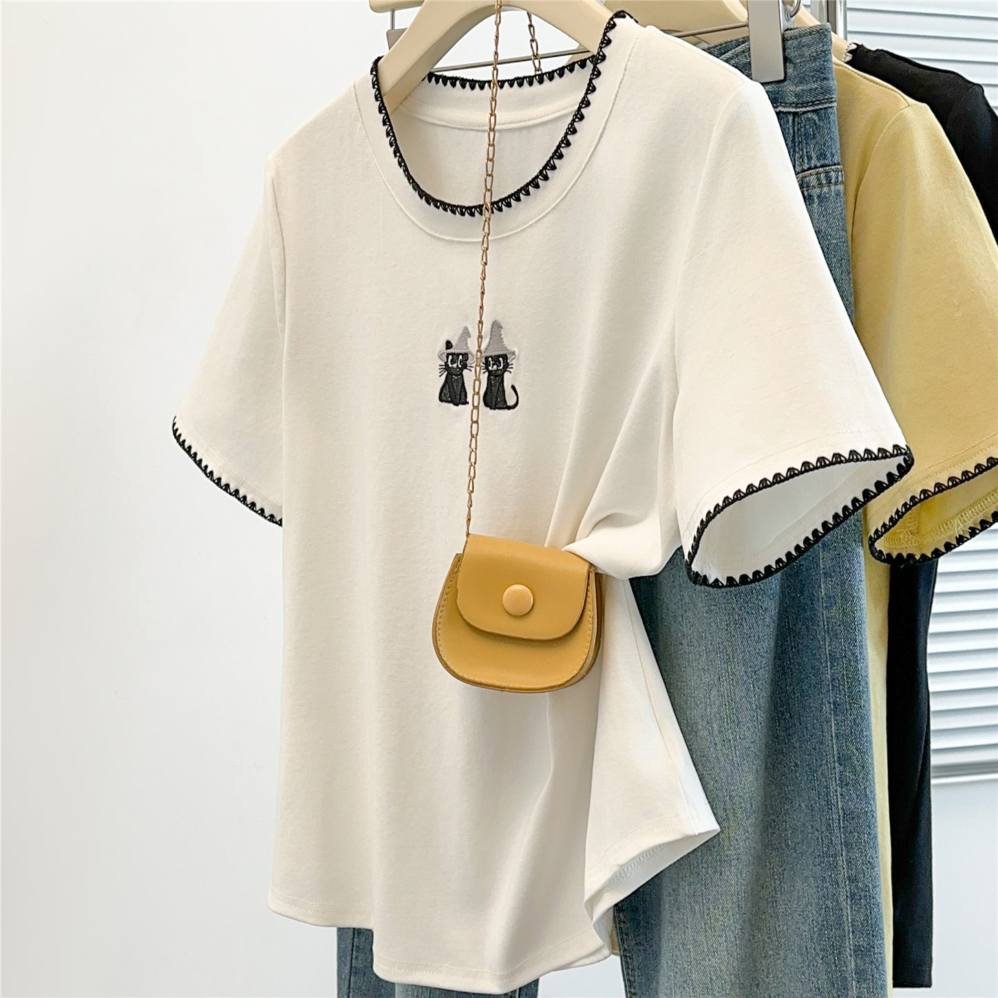 Cat shoulder straight T-shirt