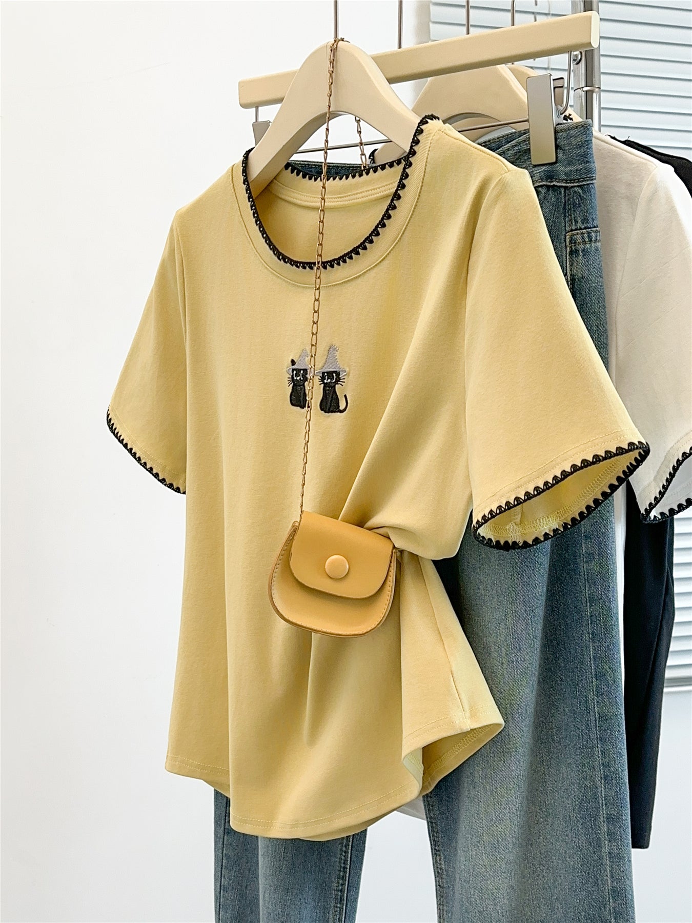 Cat shoulder straight T-shirt