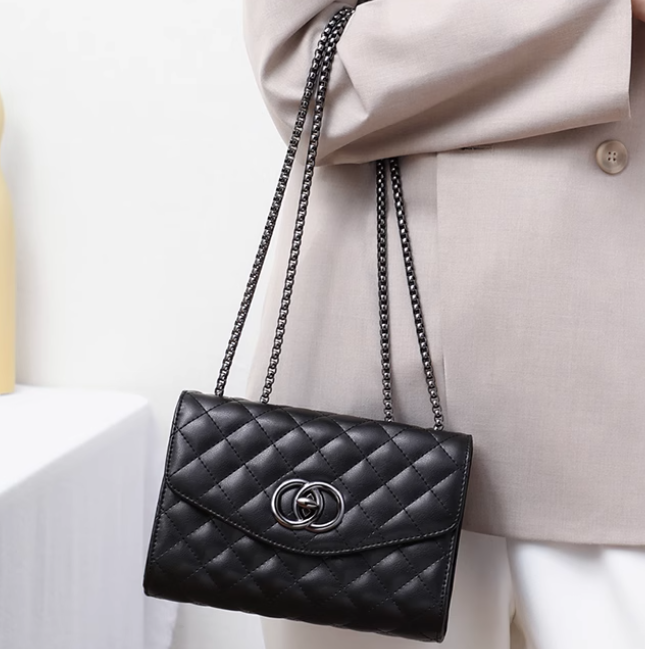 Chain shoulder bag