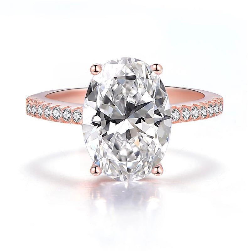 A large oval zircon ring plated with white gold