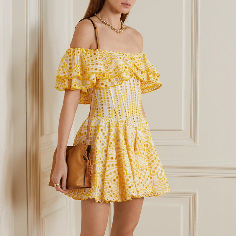 A slimming dress with embroidered cutout and a cinched waist