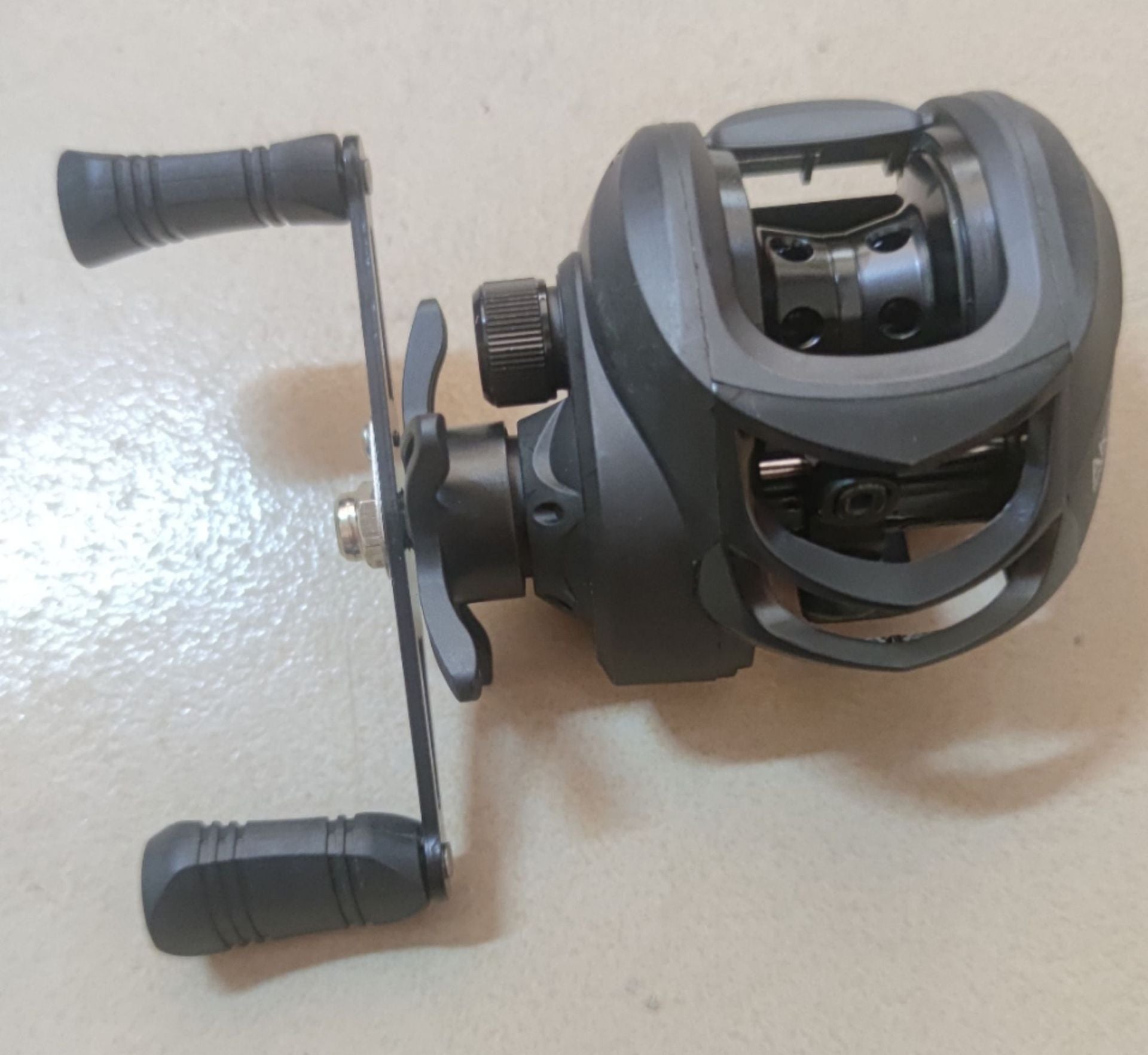 Fishing reel