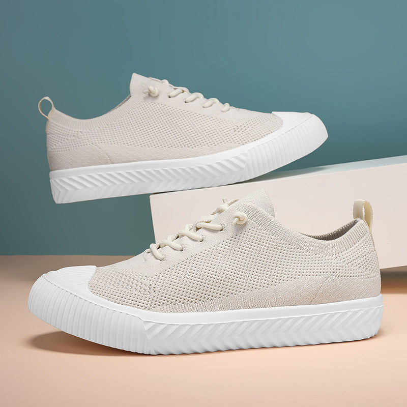 Light and casual sports shoes for walking with one foot