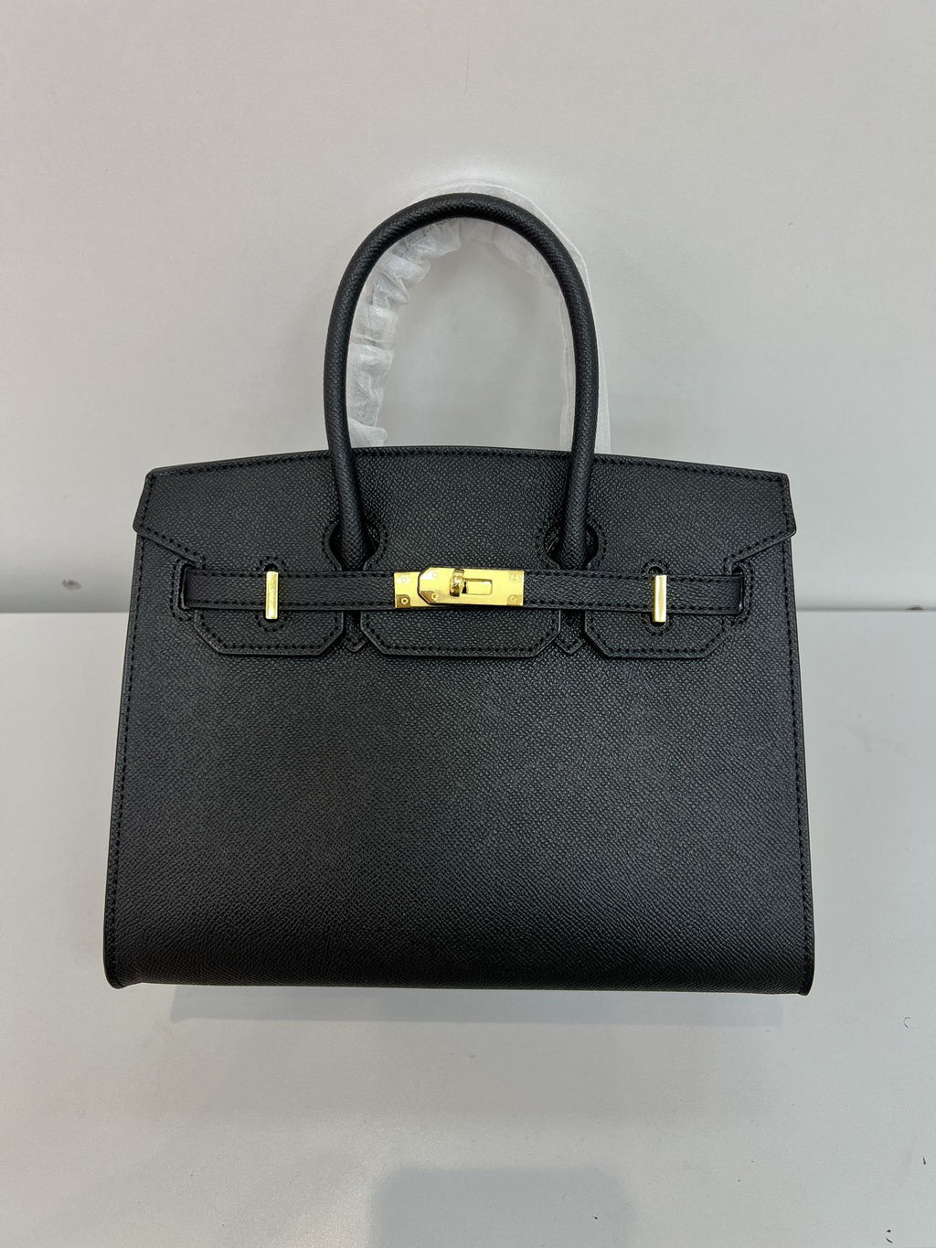 Outer sewn commuter single-shoulder handbag