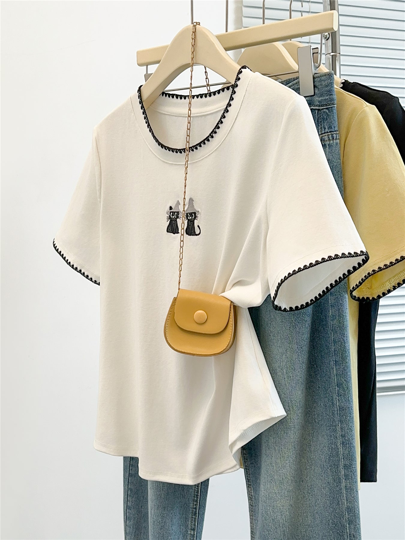 Cat shoulder straight T-shirt