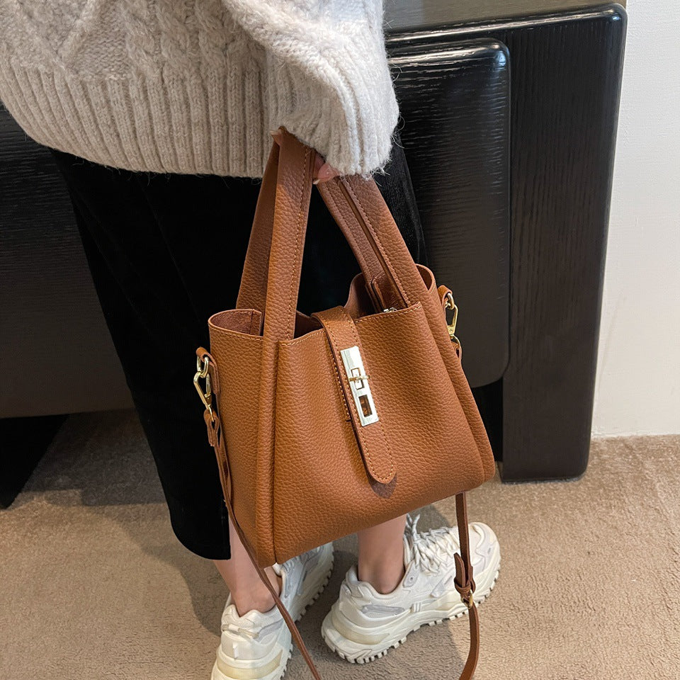 Basket-shaped shoulder bag with a water bucket attached