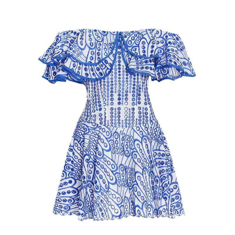 A slimming dress with embroidered cutout and a cinched waist