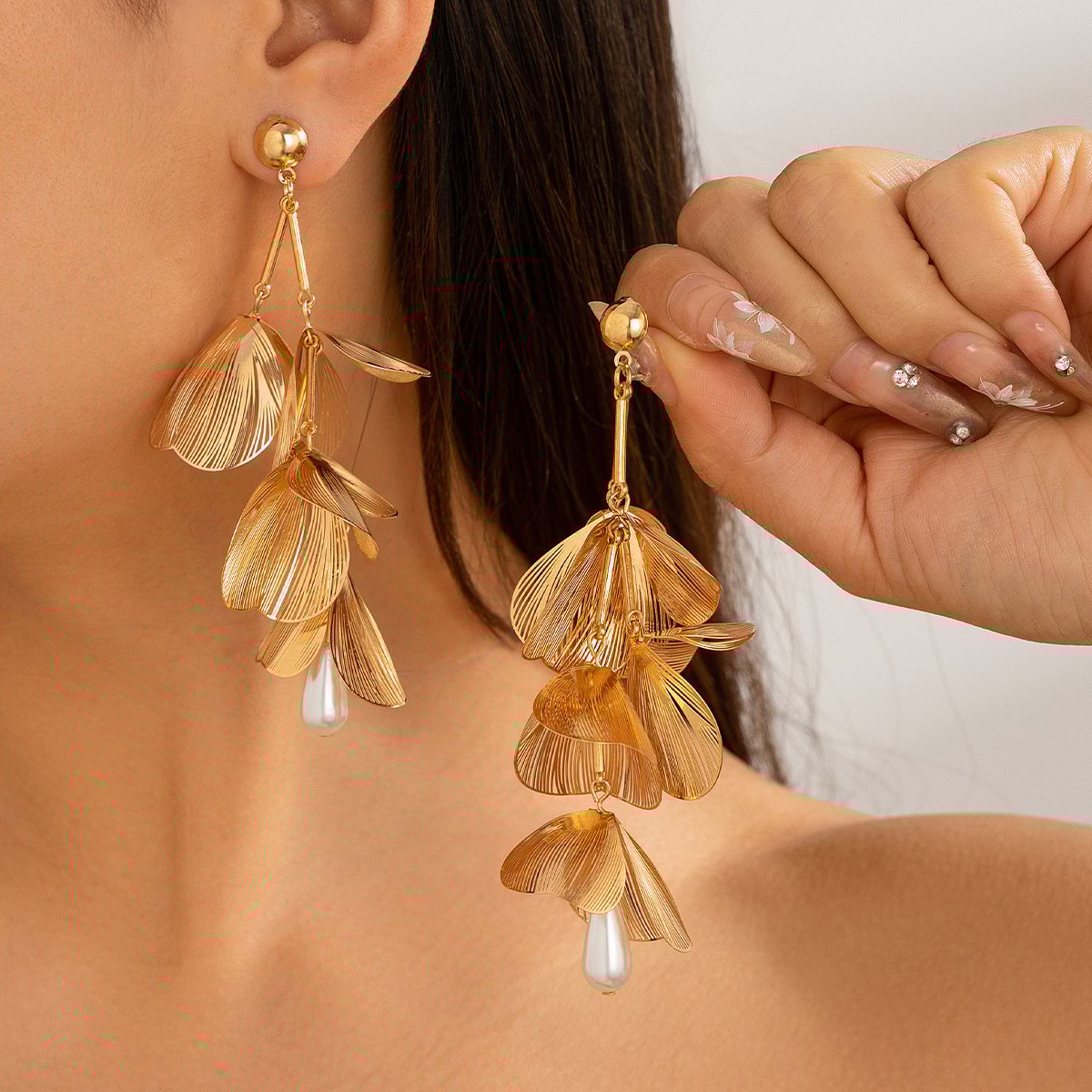 Europe and the United States cross-border jewelry niche ginkgo leaf tassel necklace sweet cool style design retro pull collar choker