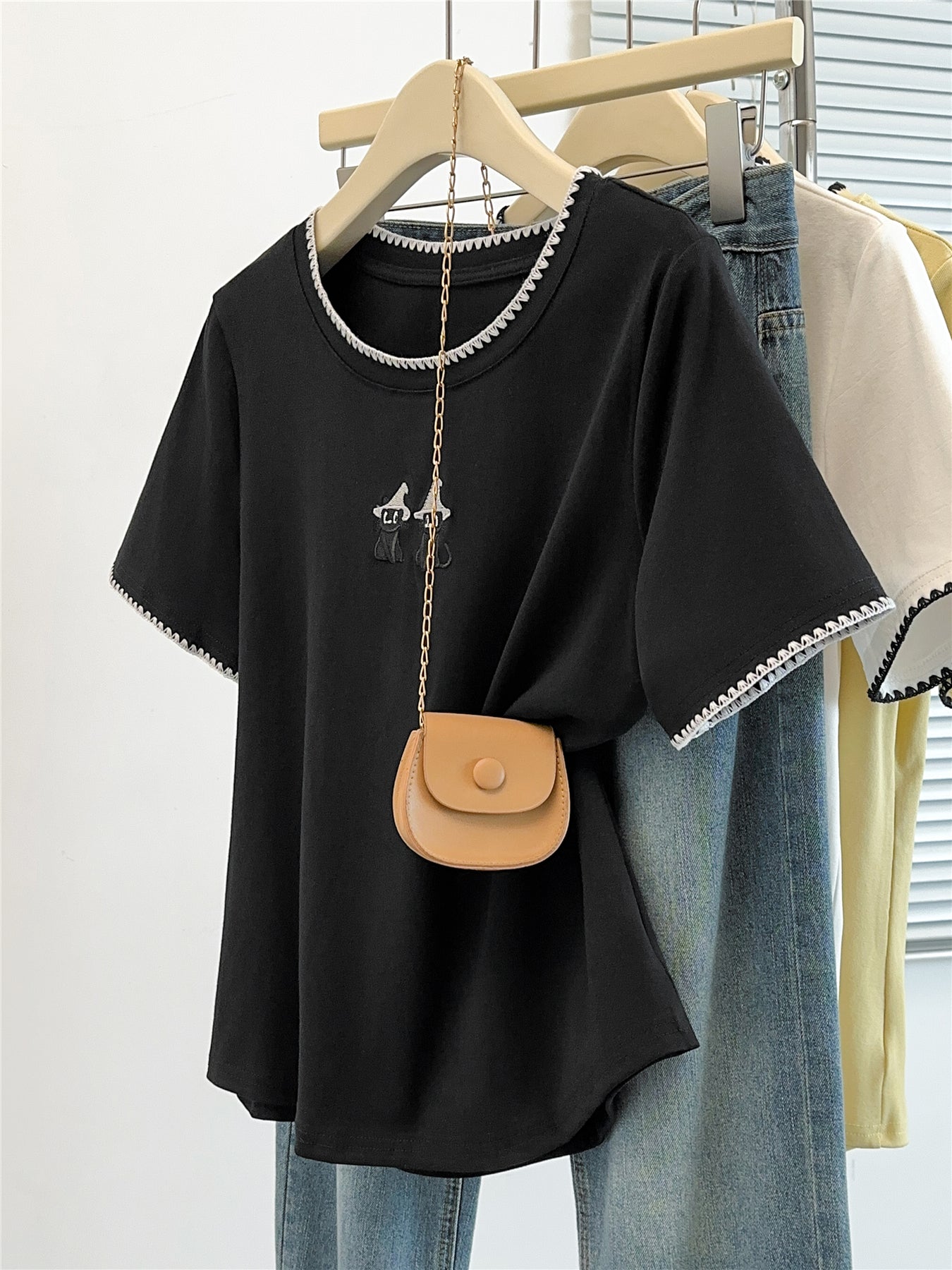 Cat shoulder straight T-shirt